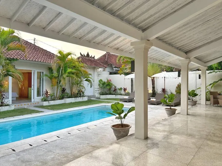 Fully Renovated Villa 3Br In Seminyak - Oberoi