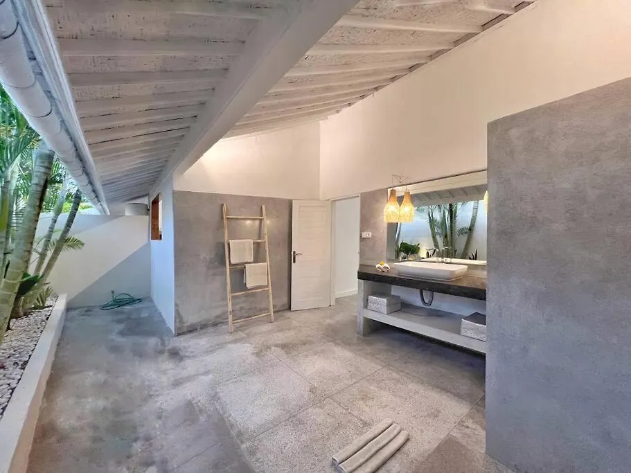 Fully Renovated Villa 3Br In Seminyak - Oberoi