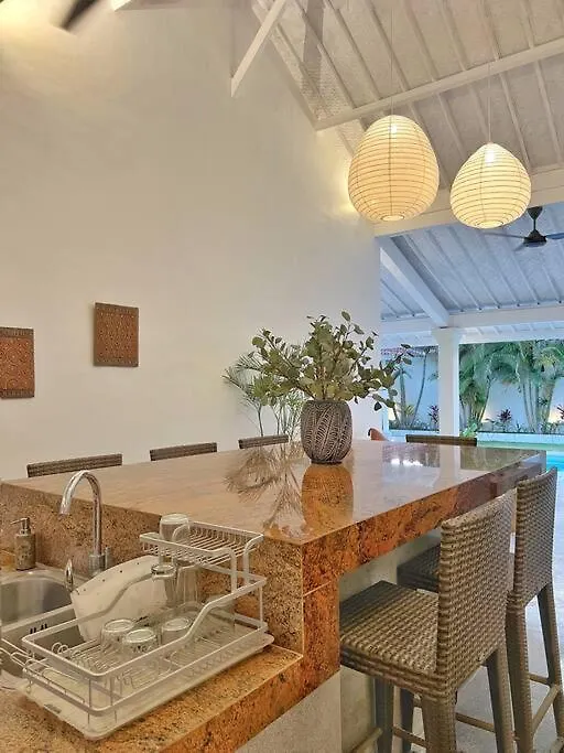 Fully Renovated Villa 3Br In Seminyak - Oberoi